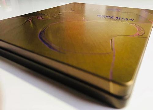 Klicke auf die Grafik für eine vergrößerte Ansicht

Name: Bohemian-Rapsody-steelbook-1.jpg
Ansichten: 128
Größe: 29,2 KB
ID: 75427
