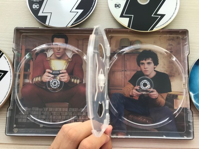 Klicke auf die Grafik für eine vergrößerte Ansicht

Name: Shazam-steelbook-fnac-6.jpg
Ansichten: 23
Größe: 74,4 KB
ID: 132040