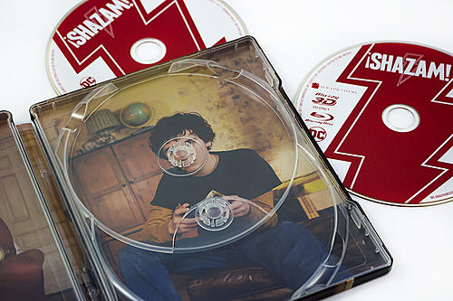Klicke auf die Grafik für eine vergrößerte Ansicht

Name: fotografias-del-steelbook-de-shazam-en-blu-ray-3d-original.jpg
Ansichten: 82
Größe: 217,2 KB
ID: 142725