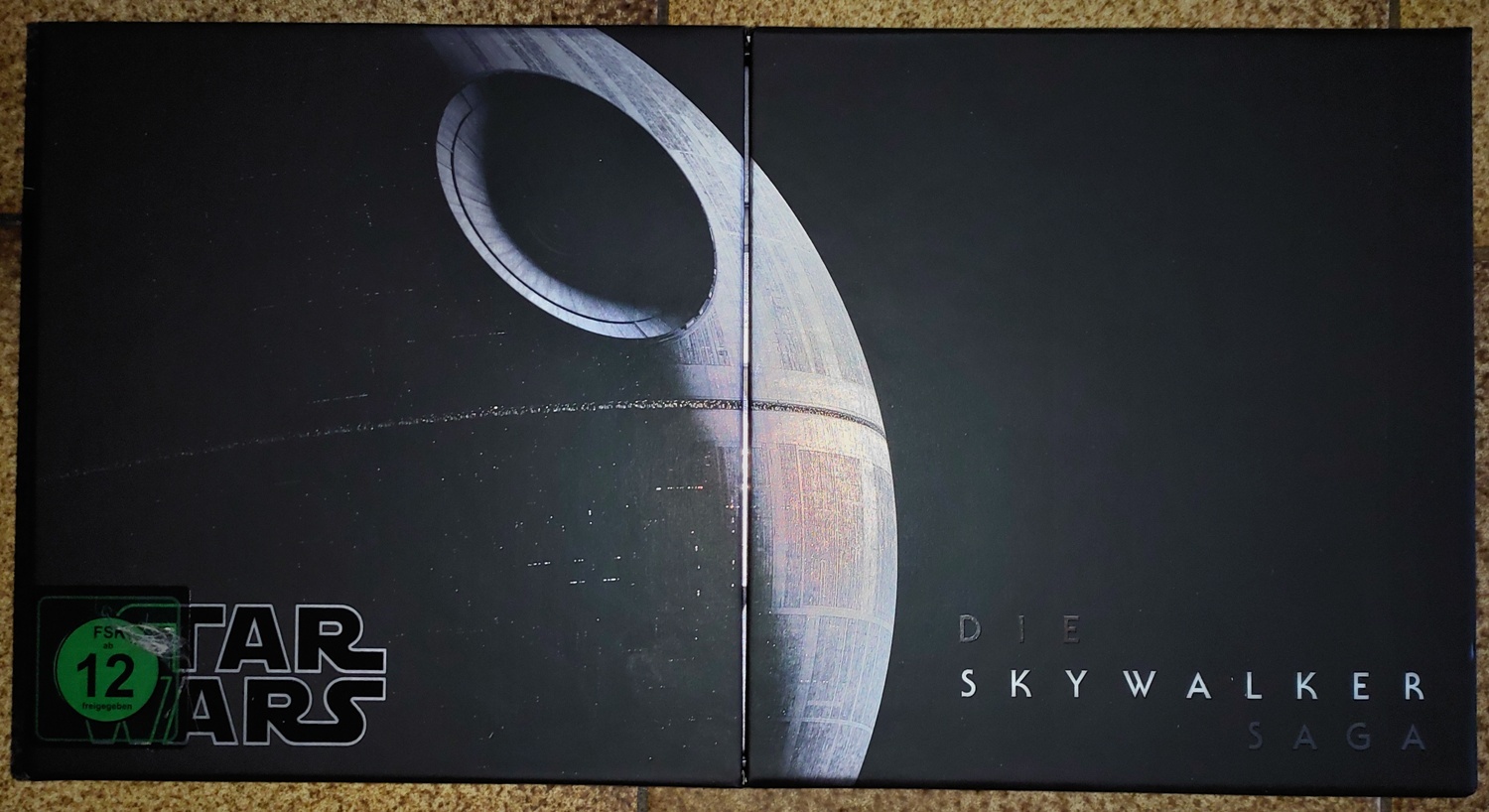 Klicke auf die Grafik für eine vergrößerte Ansicht

Name: Skywalker Saga 04.jpg
Ansichten: 109
Größe: 310,3 KB
ID: 328371